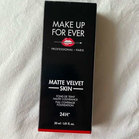 MATTE VELVET SKIN LIQUID shade Y225 - Picture 2 of 4